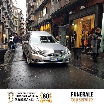 Funerale a Napoli centro storico P.zza Trieste e Trento 